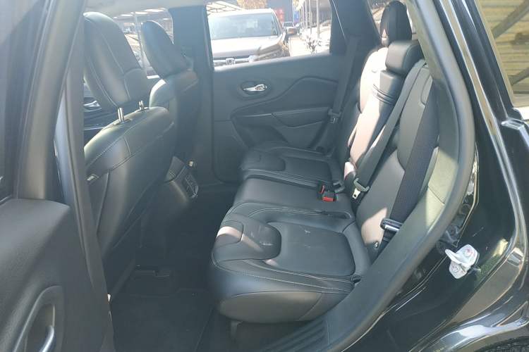 Used Jeep Cherokee 2017 2.4L Excellence Edition Left Rear Seat