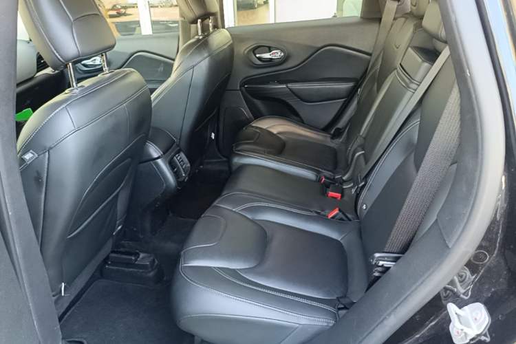 Used Jeep Cherokee 2017 2.0L Superior Edition Left Rear Seat