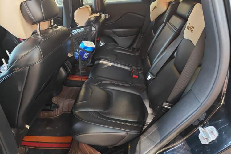 Used Jeep Cherokee 2017 2.4L Superior Edition Left Rear Seat