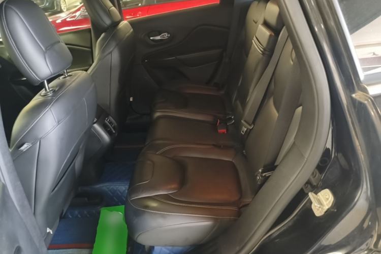 Used Jeep Cherokee 2017 2.0L Superior Edition Left Rear Seat