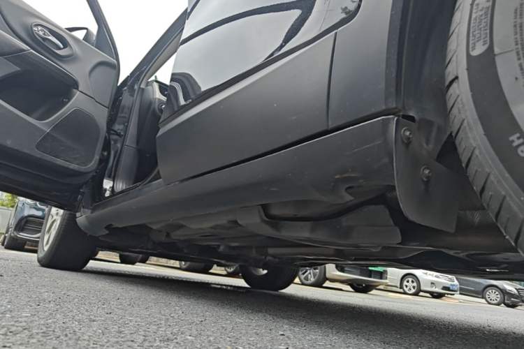 Used Jeep Cherokee 2017 2.4L Leading Smart Edition Left Side Sill