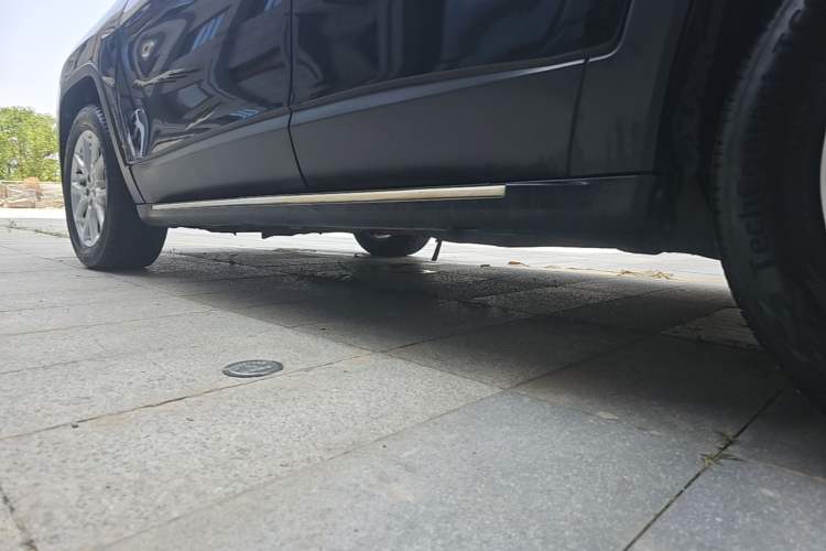 Used Jeep Cherokee 2017 2.0L Superior Edition Left Side Sill