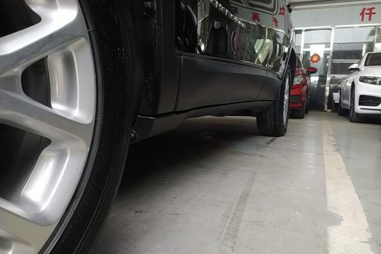Used Jeep Cherokee 2017 2.0L Superior Edition Left Side Sill