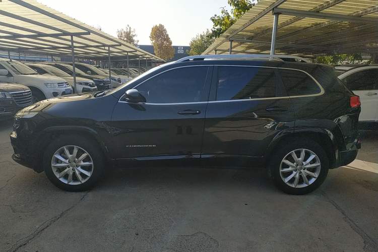 Used Jeep Cherokee 2017 2.4L Excellence Edition Left Side