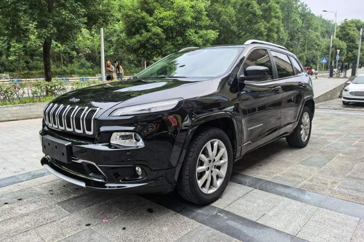 Used Jeep Cherokee 2017 2.4L Professional Edition Guazi used car, China used car export, Used car for sale, Used  cars, Cheapest cars for sale