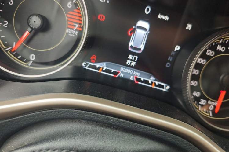 Used Jeep Cherokee 2017 2.0L Superior Edition Odometer Close Up