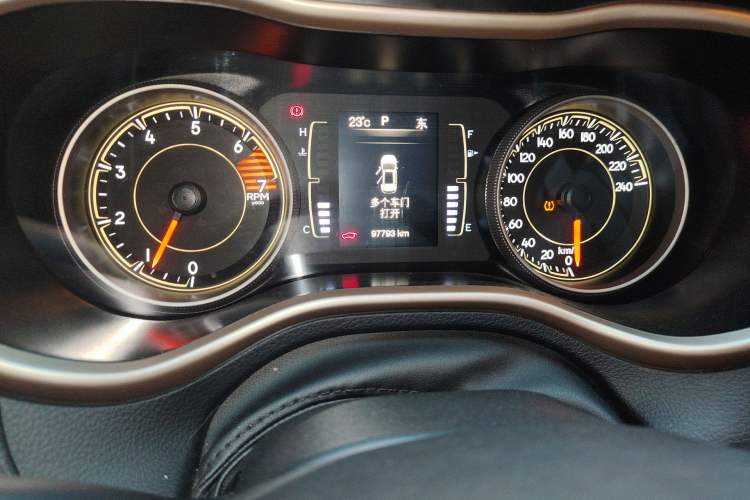 Used Jeep Cherokee 2017 2.4L Professional Edition Odometer Close Up