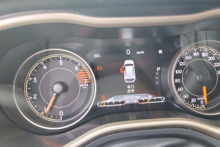 Used Jeep Cherokee 2017 2.0L Superior Edition Odometer Close Up