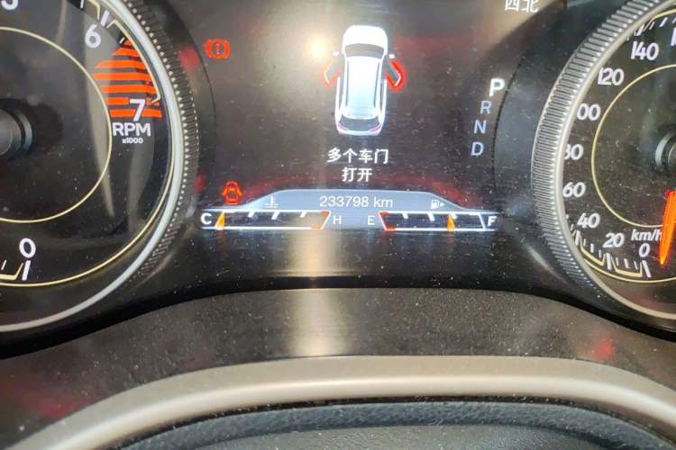 Used Jeep Cherokee 2017 2.0L Superior Edition Odometer Close Up