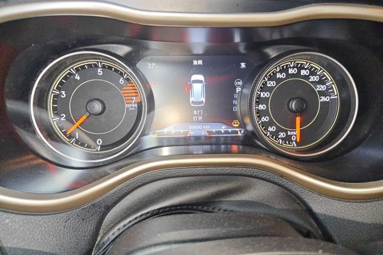 Used Jeep Cherokee 2017 2.0L Superior Edition Odometer Close Up