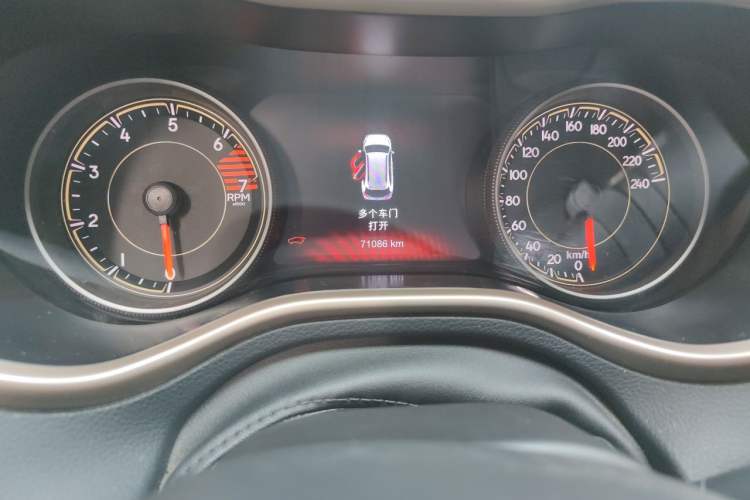 Used Jeep Cherokee 2017 2.0L Superior Edition Odometer Close Up