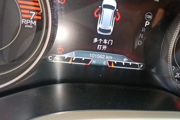 Used Jeep Cherokee 2017 2.0L Superior Edition Odometer Close Up
