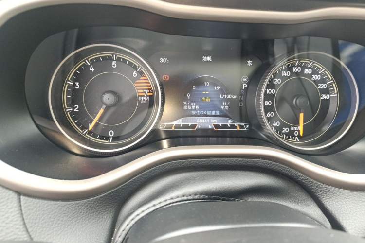 Used Jeep Cherokee 2017 2.0L Superior Edition Odometer Close Up