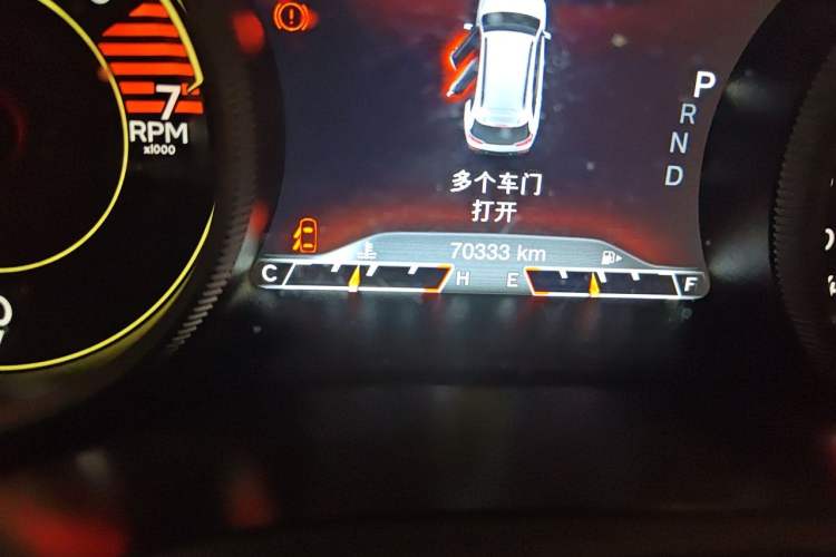 Used Jeep Cherokee 2017 2.0L Superior Edition Odometer Close Up