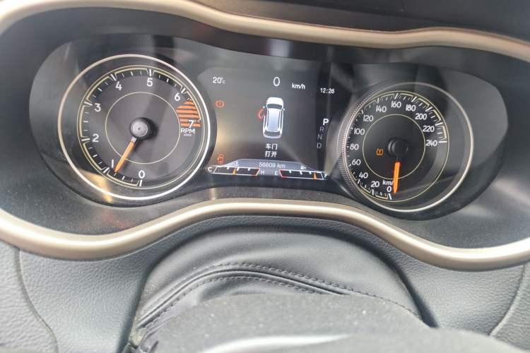 Used Jeep Cherokee 2017 2.0L Superior Edition Odometer Close Up