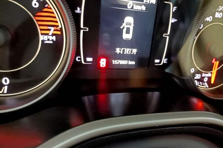 Used Jeep Cherokee 2017 2.4L Professional Edition Odometer Close Up