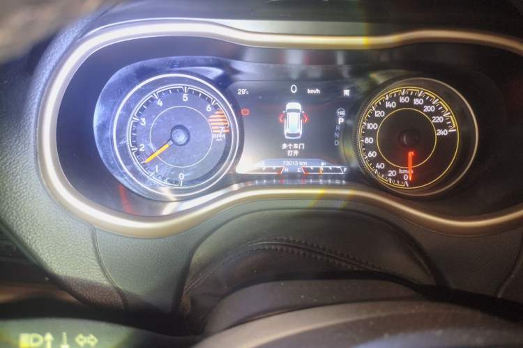 Used Jeep Cherokee 2017 2.0L Superior Edition Odometer Close Up