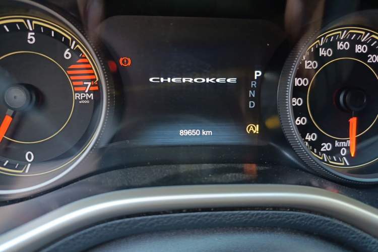 Used Jeep Cherokee 2017 2.0L Superior Edition Odometer Close Up