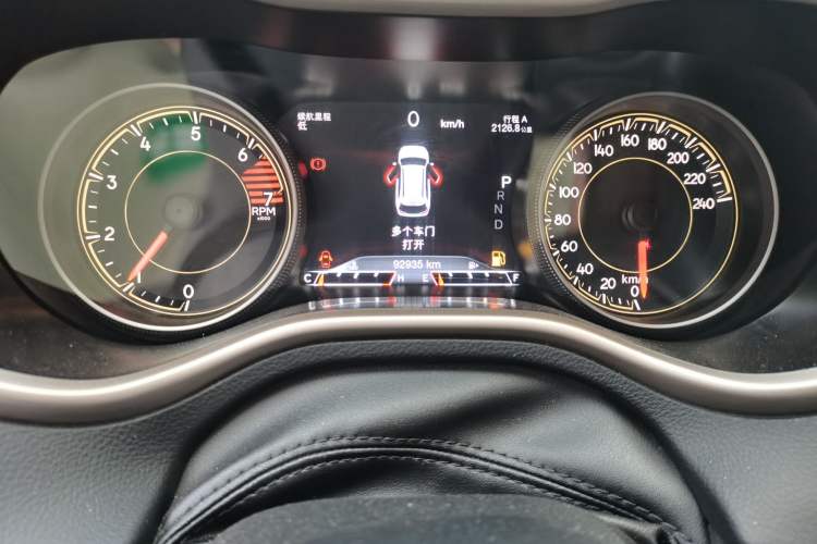 Used Jeep Cherokee 2017 2.0L Superior Edition Odometer Close Up