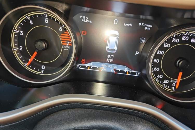 Used Jeep Cherokee 2017 2.4L Superior Edition Odometer Close Up