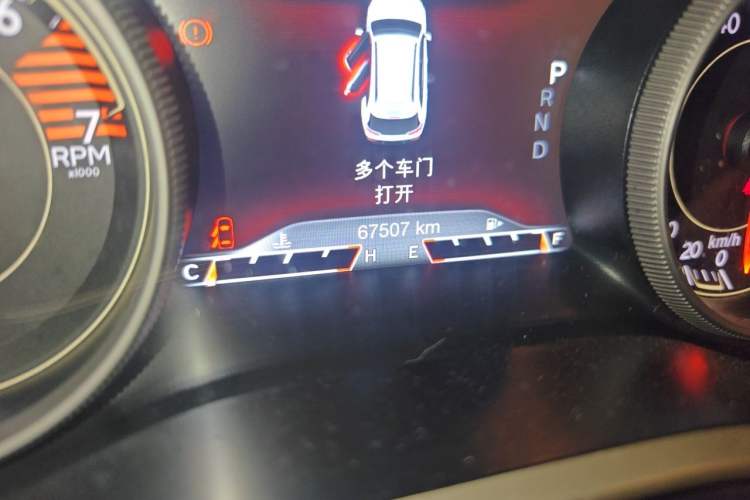 Used Jeep Cherokee 2017 2.0L Superior Edition Odometer Close Up