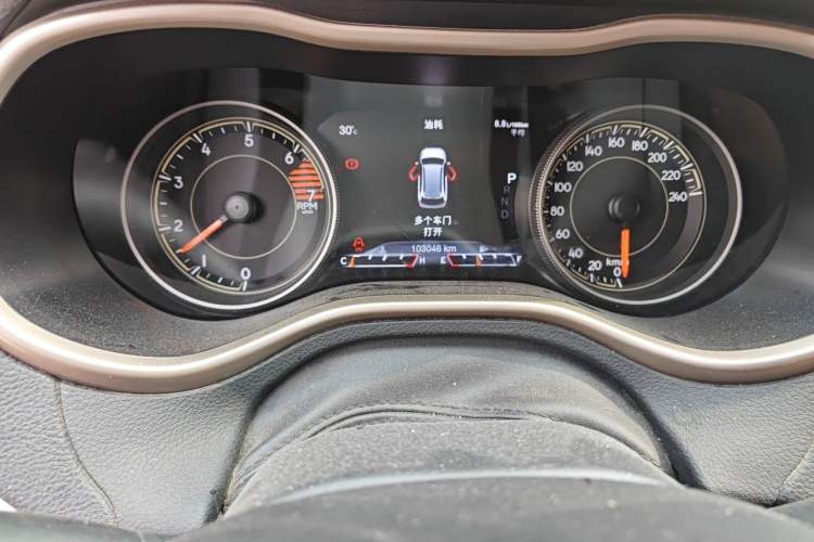 Used Jeep Cherokee 2017 2.0L Superior Edition Odometer Close Up