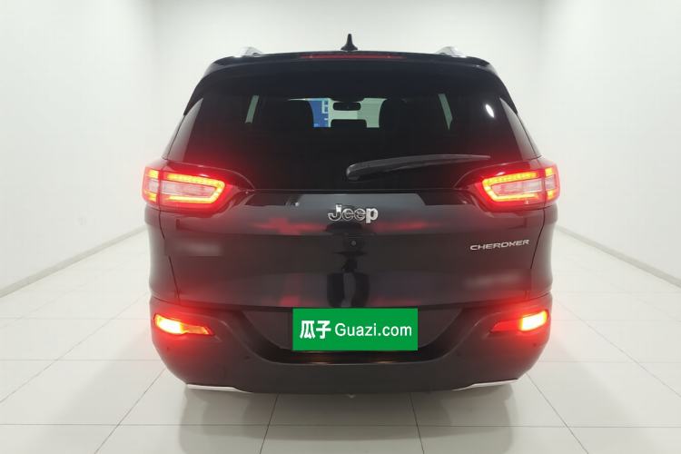 Used Jeep Cherokee 2017 2.0L Superior Edition Rear