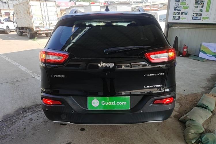 Used Jeep Cherokee 2017 2.0L Superior Edition Rear