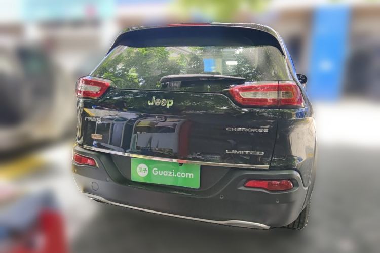 Used Jeep Cherokee 2017 2.0L Superior Edition Rear