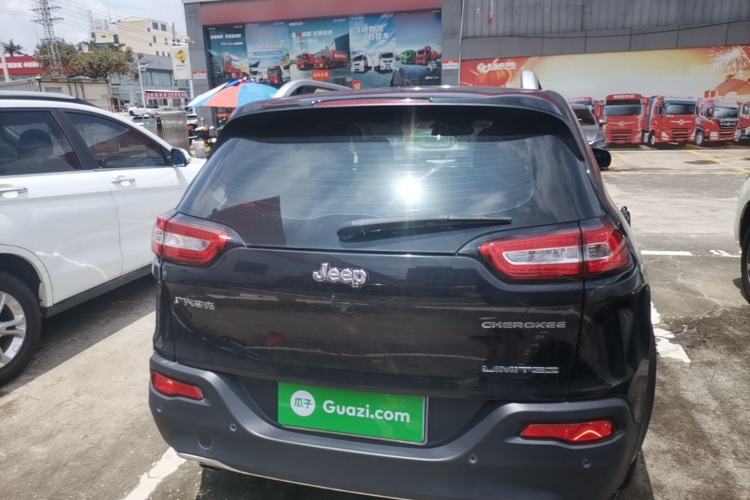 Used Jeep Cherokee 2017 2.0L Superior Edition Rear