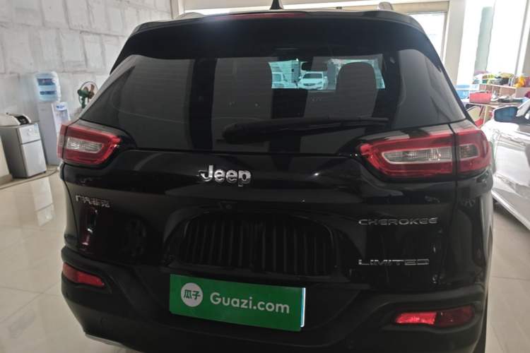 Used Jeep Cherokee 2017 2.0L Superior Edition Rear