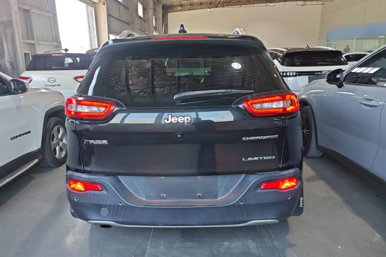 Used Jeep Cherokee 2017 2.0L Superior Edition Rear
