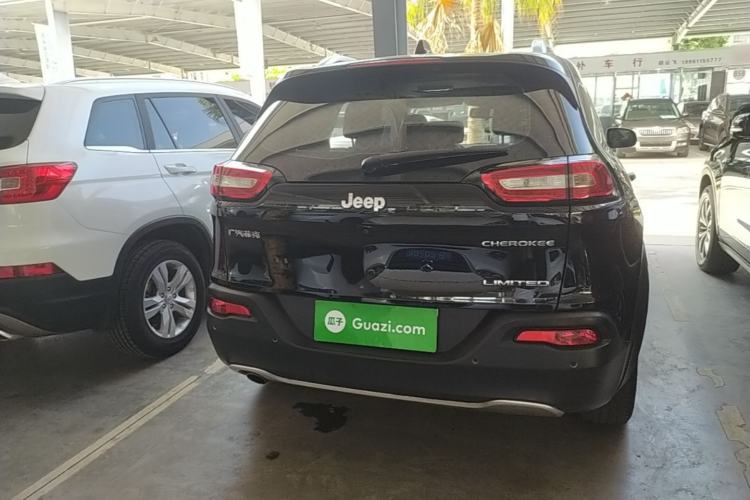 Used Jeep Cherokee 2017 2.0L Superior Edition Rear