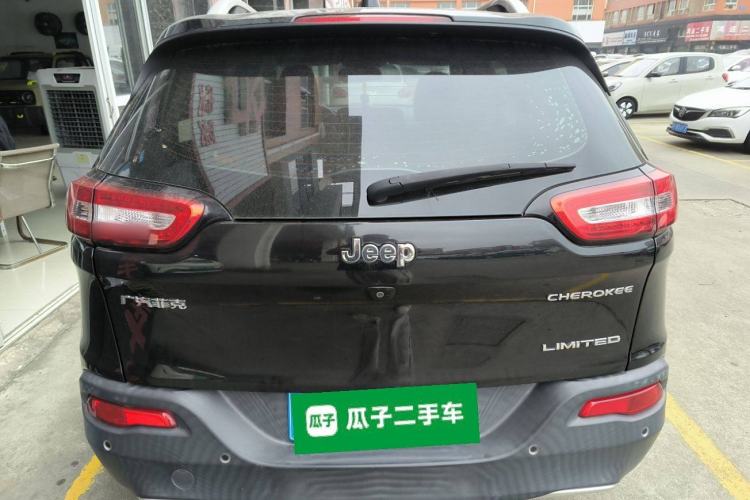Used Jeep Cherokee 2017 2.0L Superior Edition Rear