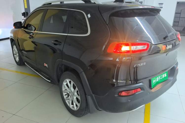 Used Jeep Cherokee 2017 2.0L Superior Edition Rear Left 45 Deg