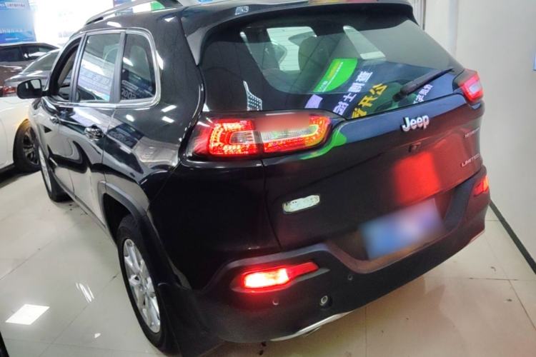 Used Jeep Cherokee 2017 2.0L Superior Edition Rear Left 45 Deg
