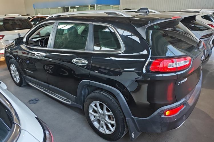 Used Jeep Cherokee 2017 2.0L Superior Edition Rear Left 45 Deg