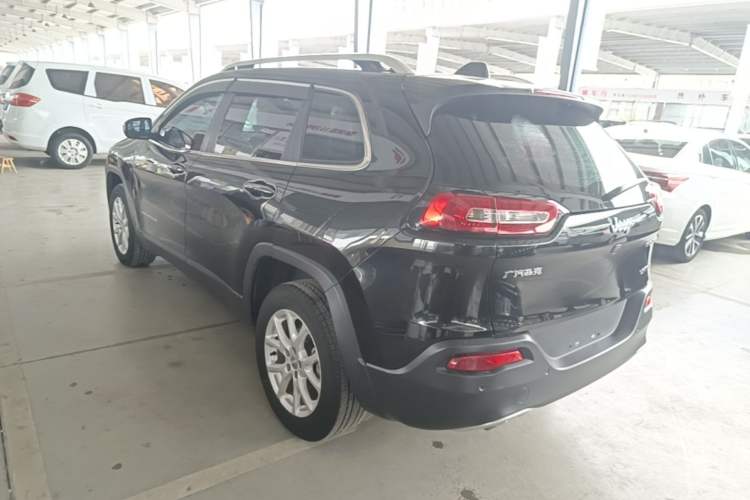 Used Jeep Cherokee 2017 2.0L Superior Edition Rear Left 45 Deg