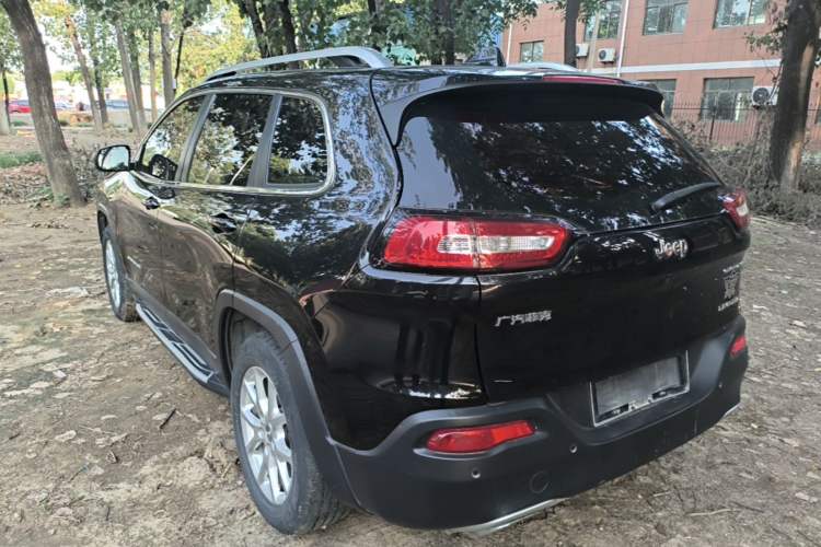 Used Jeep Cherokee 2017 2.4L Leading Smart Edition Rear Left 45 Deg