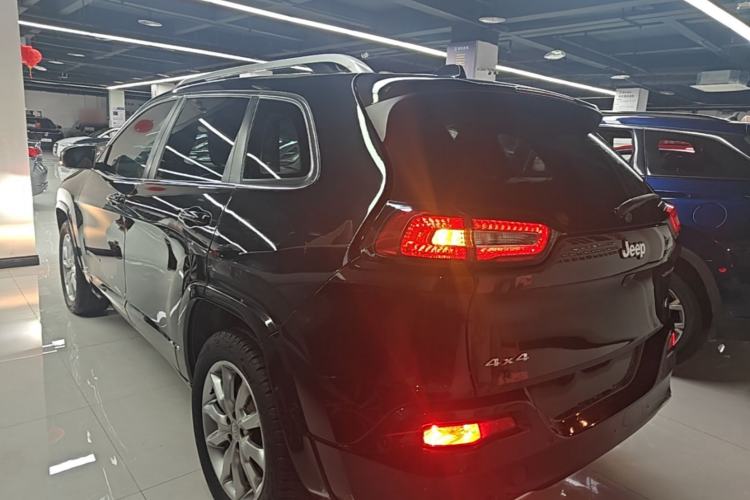 Used Jeep Cherokee 2017 2.4L Professional Edition Rear Left 45 Deg