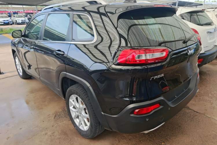 Used Jeep Cherokee 2017 2.4L Leading Smart Edition Rear Left 45 Deg
