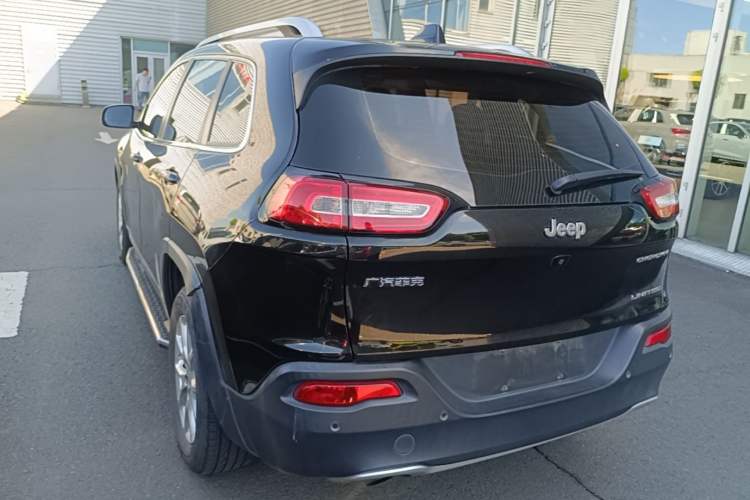 Used Jeep Cherokee 2017 2.0L Superior Edition Rear Left 45 Deg