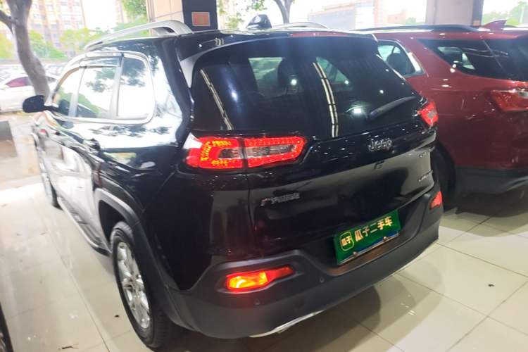 Used Jeep Cherokee 2017 2.0L Superior Edition Rear Left 45 Deg
