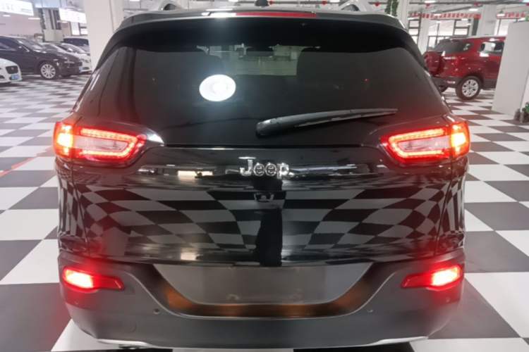 Used Jeep Cherokee 2017 2.0L Superior Edition Rear