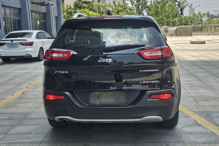 Used Jeep Cherokee 2017 2.0L Superior Edition Rear