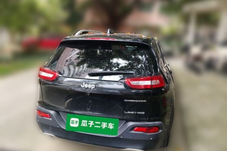 Used Jeep Cherokee 2017 2.0L Superior Edition Rear