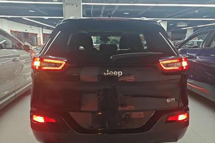 Used Jeep Cherokee 2017 2.4L Professional Edition Rear