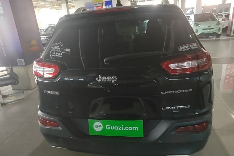 Used Jeep Cherokee 2017 2.0L Superior Edition Rear
