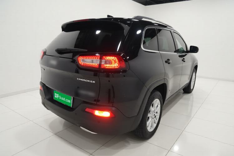 Used Jeep Cherokee 2017 2.0L Superior Edition Rear Right 45 Deg