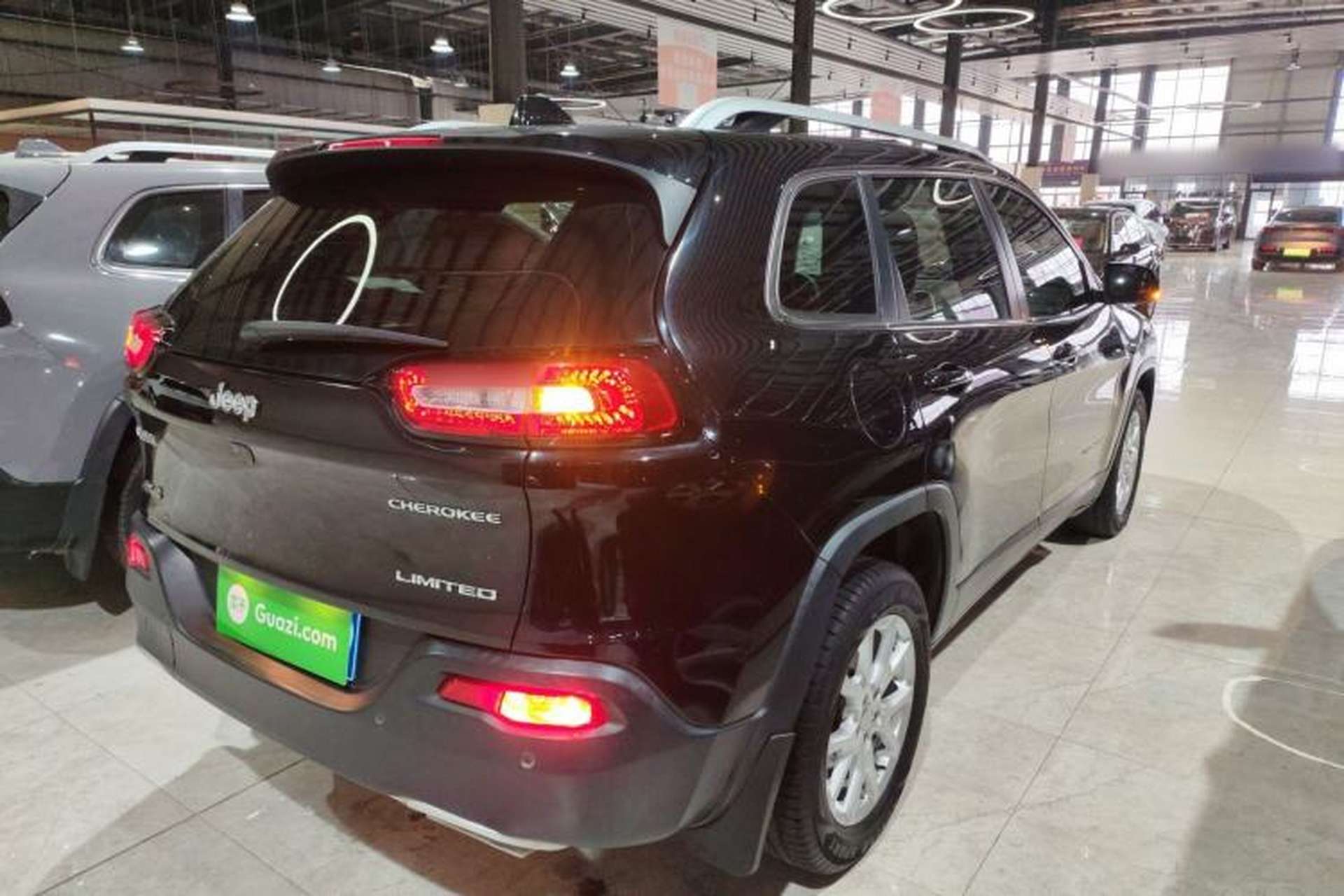 Used Jeep Cherokee 2017 2.4L Leading Edition Rear Right 45 Deg